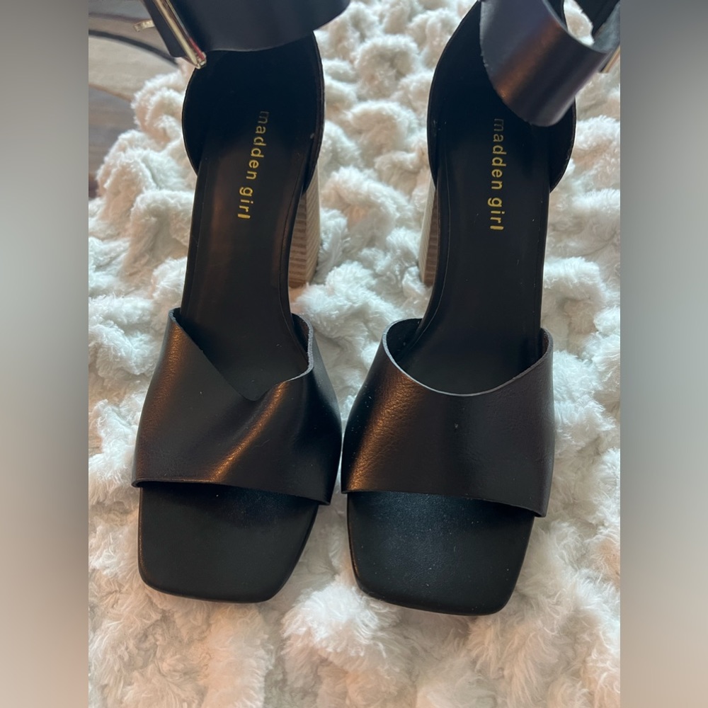 Women’s open toe ankle shoes